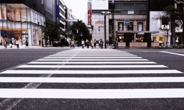 台湾メディアのTVBS新聞網は11日、「歩行者の天国？」と題し、台湾人が日本の道路上で目撃した光景が話題になっていることを伝えた。