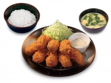 「たっぷりカキフライ（7個→8個）定食」（税込 1290円）