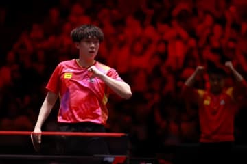 中国のスポーツメディア・咪咕体育などによると、最新の卓球男子シングルス世界ランキングで1位が入れ替わった。写真は王楚欽。