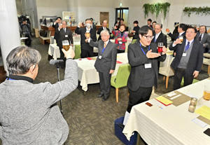 関係者が大会の成功を誓った歓迎レセプション＝20日午後、福島市