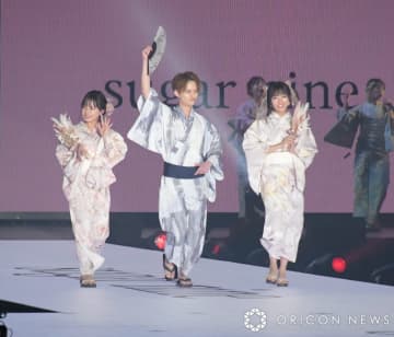 『KANSAI COLLECTION 2024 SPRING ＆ SUMMER』に登場した（左から）山田菜々、中山優馬、山田寿々 （C）ORICON NewS inc.