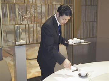 中国料理店「梨杏」で働く上野さん