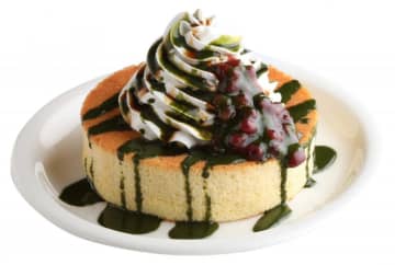 「北海道バター ふんわりスフレパンケーキ＜抹茶＆黒蜜＞ ～あずき添え～」（650円）