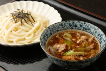 肉汁につけて食べる武蔵野うどん　　（画像はphotolibrary）