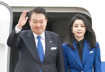 広島サミット来日時の韓国の尹錫悦大統領（左）と金建希夫人（Ｃ）日刊ゲンダイ