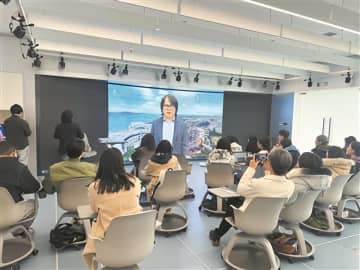 香港科技大学は人工知能を利用し、文化的背景の異なる10人の「AI講師」を設計した。