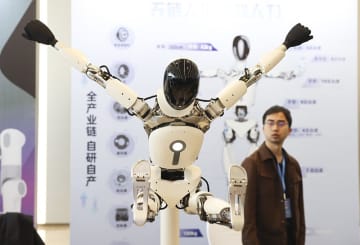 中国のヒューマノイドロボット市場規模は2026年に100億元を突破する見込みだ。