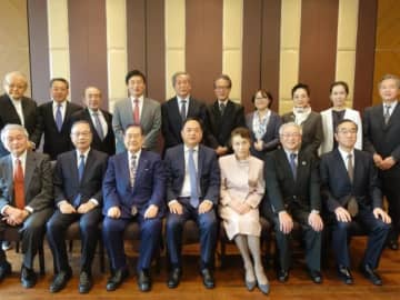 中国人民対外友好協会の楊万明会長は日本側の日中友好団体の招きに応じて、10日に「日本の旅」を始めました。