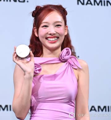 “psychic pink”をメイクと衣装で表現して登場したTWICE・ナヨン （C）ORICON NewS inc.