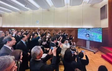昨年中国へ返還されたジャイアントパンダ「シャンシャン」の様子をオンラインで中継するファンイベントが9日、東京で開催された。