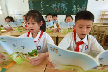 科学的素養を備えた中国の国民の割合が2023年、14．14％に達し、2022年の12．93％と比べて1．21ポイント上昇した。 写真は中国の小学校。