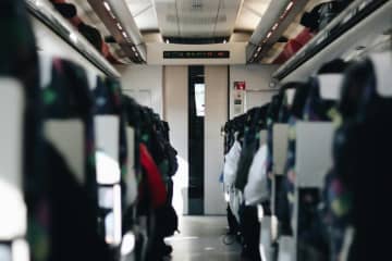 日本のSNS上で物議を醸している新幹線の自由席問題が中国でも紹介され、ネットユーザーの反響を呼んでいる。