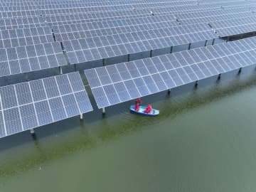 河北省唐山市に位置する冀東油田分散型自家発電太陽光発電プロジェクトが22日、正式に系統接続し発電を開始した。