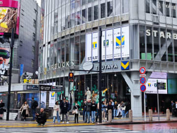 オープン前日の「SHIBUYA TSUTAYA」と渋谷スクランブル交差点