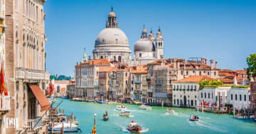 4月25日から指定日にヴェネツィアを訪れる日帰り客に1日5ユーロ入島税を徴収
