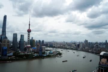 24日、第一財経は、中国経済が1990年代の日本に近づいているとの見方を否定する一方で、経済政策次第では「日本化」するリスクも確かにあるとする記事を掲載した。写真は上海。