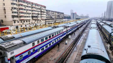 中国で少し前、トリコロールカラーの2階建て列車が多くのネットユーザーの間で注目された。