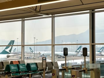 30日、香港メディア・香港01は、メーデー連休の中国本土観光客が直行便で日本旅行をせず、香港経由の飛行機を利用する傾向にあると報じた。写真は香港国際空港。