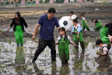 中国メーデー連休、各地で活発な文化・観光活動