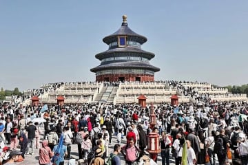 今年のメーデー連休期間中、北京市管轄の公園と中国園林博物館が受け入れた観光客は前年同期比約11％増の延べ327万人に達し、10年ぶりに記録を更新した。
