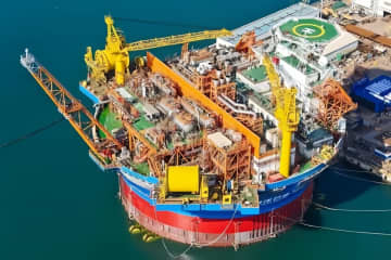 中国海洋石油集団は12日、「中国が独自に設計・建造したアジア初の『海上石油・ガス処理工場』である『海葵1号』が、中国海油青島国際化先端設備製造拠点から出港した」と明らかにした。