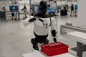 「人型ロボット」が、コンピューターやスマートフォン、新エネルギー車といったすでに人々の生活に深く溶け込んでいる製品と共に登場するようになっている。