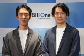 Sansan 寺田親弘社長(左)と執行役員/Bill One 事業部 大西勝也事業部長(右)