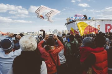 神戸で開かれた前回大会「Red Bull Flight Day2015」の様子（提供）