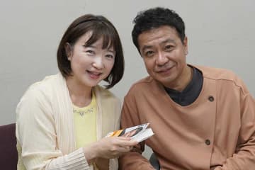 中山秀征さん（右）とフリーアナウンサーの日下千帆さん【写真：日下千帆】