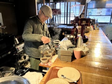 「わのわ自家焙煎珈琲」の店主・高田欣弘さん