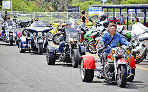 ビッグバイクやトライクが全国から集結、大勢でにぎわった「カスタムライダー」