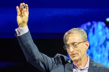 第3四半期に投入するLunar Lakeを高く掲げるIntel CEO パット・ゲルシンガー氏