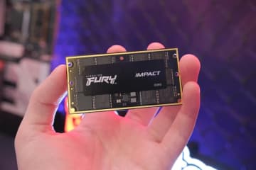 FURY Impact DDR5(CAMM2)。表面にはメモリが実装されている