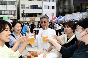 福島市のまちなか広場で開幕した「ビアフェスふくしま」