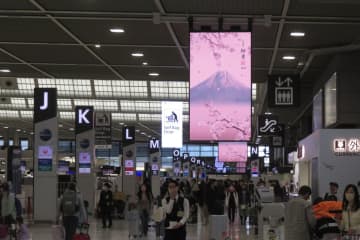 台湾メディアのETtodayは5日、日本への団体旅行に1人で参加した台湾人男性の疑問にネットユーザーが反応を示したことを伝えた。写真は成田空港。