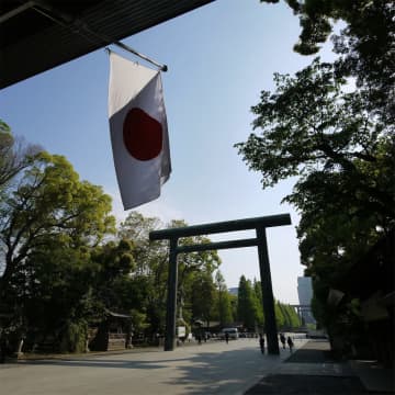 靖国神社の石柱に中国人の男が落書きした問題をめぐり、仏国際放送局RFI中国語版は「日本が怒っているだけでなく、中国も頭を痛めている」とする記事を掲載した。写真は靖国神社。