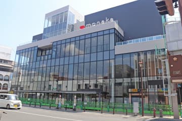 ７月１１日のオープンに向け内装工事を残すのみとなっているｍｏｎａｋａ＝１６日、盛岡市中ノ橋通