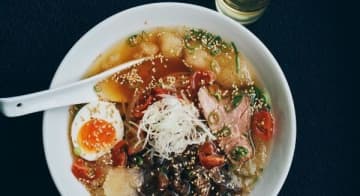 「ぼっかけ冷麺」1100円のほか、女性に人気の「トマト冷麺」1000円など、種類も豊富。