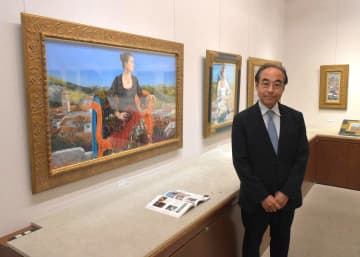 女性像を中心に風景や静物が並ぶ町田博文さんの個展=水戸市泉町の京成百貨店