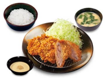 「牛かつ定食」（税込 1090円）