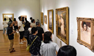 最終日も大勢の人が訪れた会場(This exhibition was organized by the Worcester Art Museum)