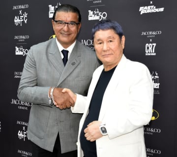 ジェイコブ・アラボ会長（左）と握手を交わす北野武 （C）ORICON NewS inc.