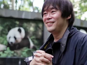 日本のパンダ写真家、高氏貴博さんは2011年、中国から東京・上野動物園にやって来たばかりのパンダを見た瞬間とりこに。それから毎日、動物園に通ってパンダを撮影し続けています。