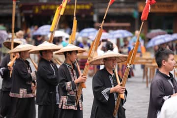 ミャオ族集落に夏の観光シーズン　中国貴州省