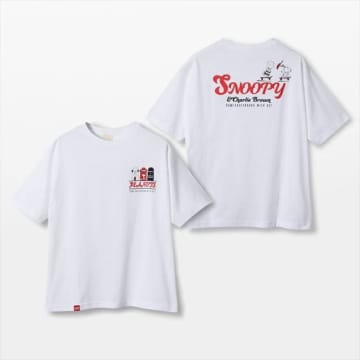 LAUNDRY「SKATEBOARD BIG Tシャツ」（税込 7480円）　（C） 2024 Peanuts Worldwide LLC