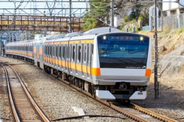 グリーン車を組込み試運転を行うE233系 2024年02月17日撮影