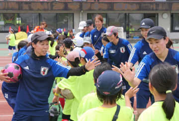 女子サッカー日本代表OGを招いたイベント（大和市提供）