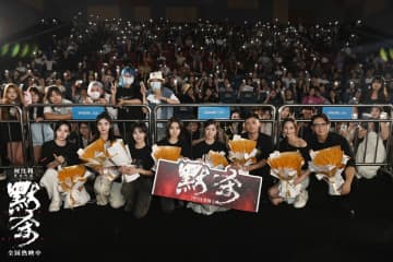 中国で6～8月の間に公開される夏休み映画。7月14日の時点で予約販売を含めた興行収入が43億元に達したと報じられた。写真は「黙殺」。