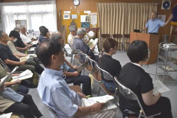 常陸太田市の文殊院で見つかった「智感版・大般若経」についての報告会=同市天神林町