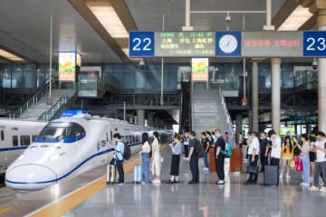 上海駅を出発して大きな環状線の路線を運行し、上海虹橋駅に至るスーパー環状高速列車「G8388/9/8」号の運行が始まって15日で1カ月を迎えた。